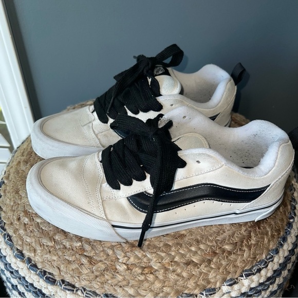 Vans Knu Skool Suede Sneakers - Picture 2 of 13